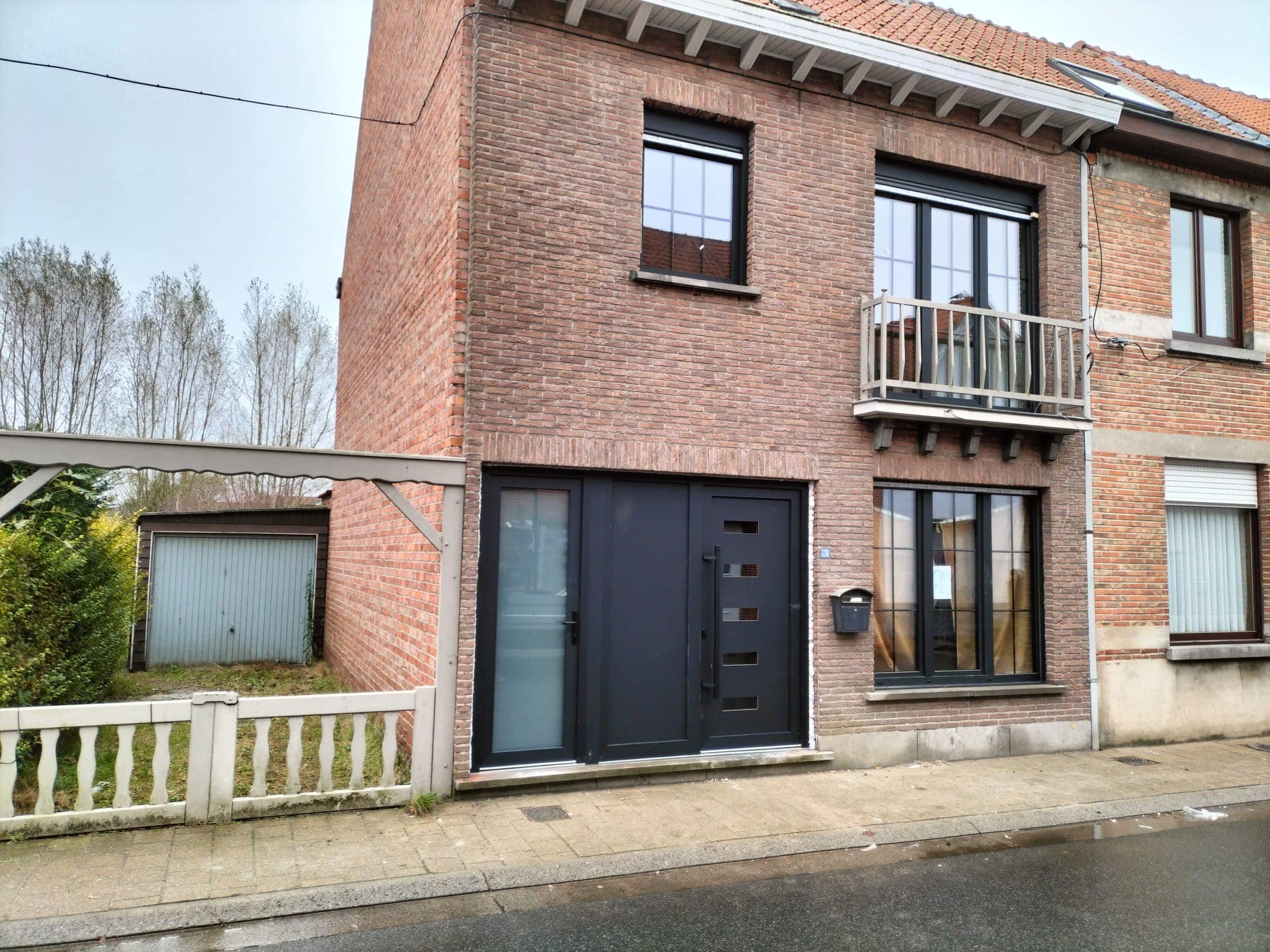 Realizacja montażu drzwi